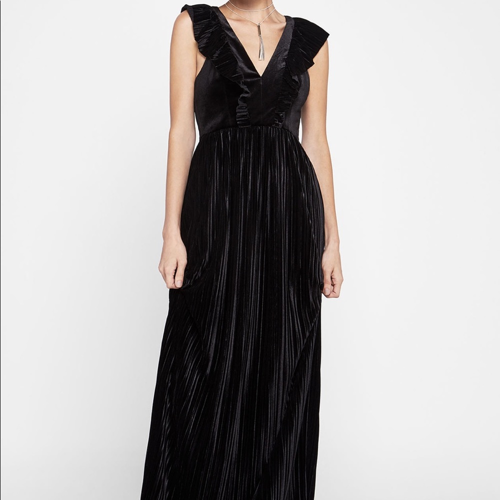 NWT*BCBG Sleeveless Ruffle Front Maxi Gown